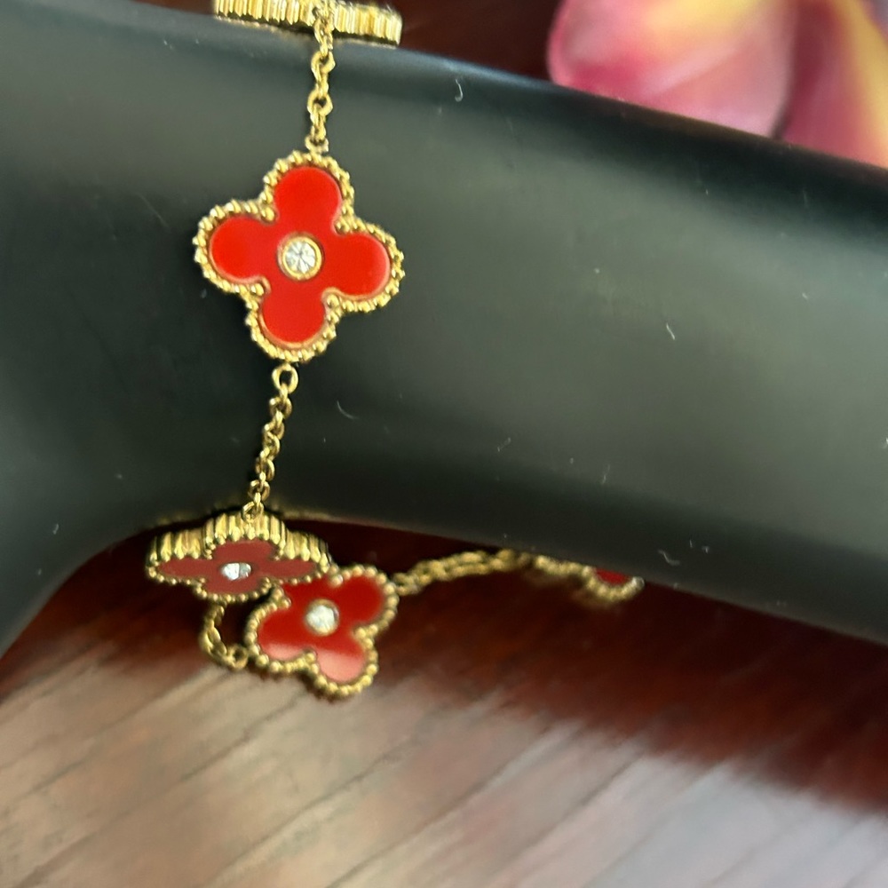 Lovely orange clover with crystal bracelet 7"